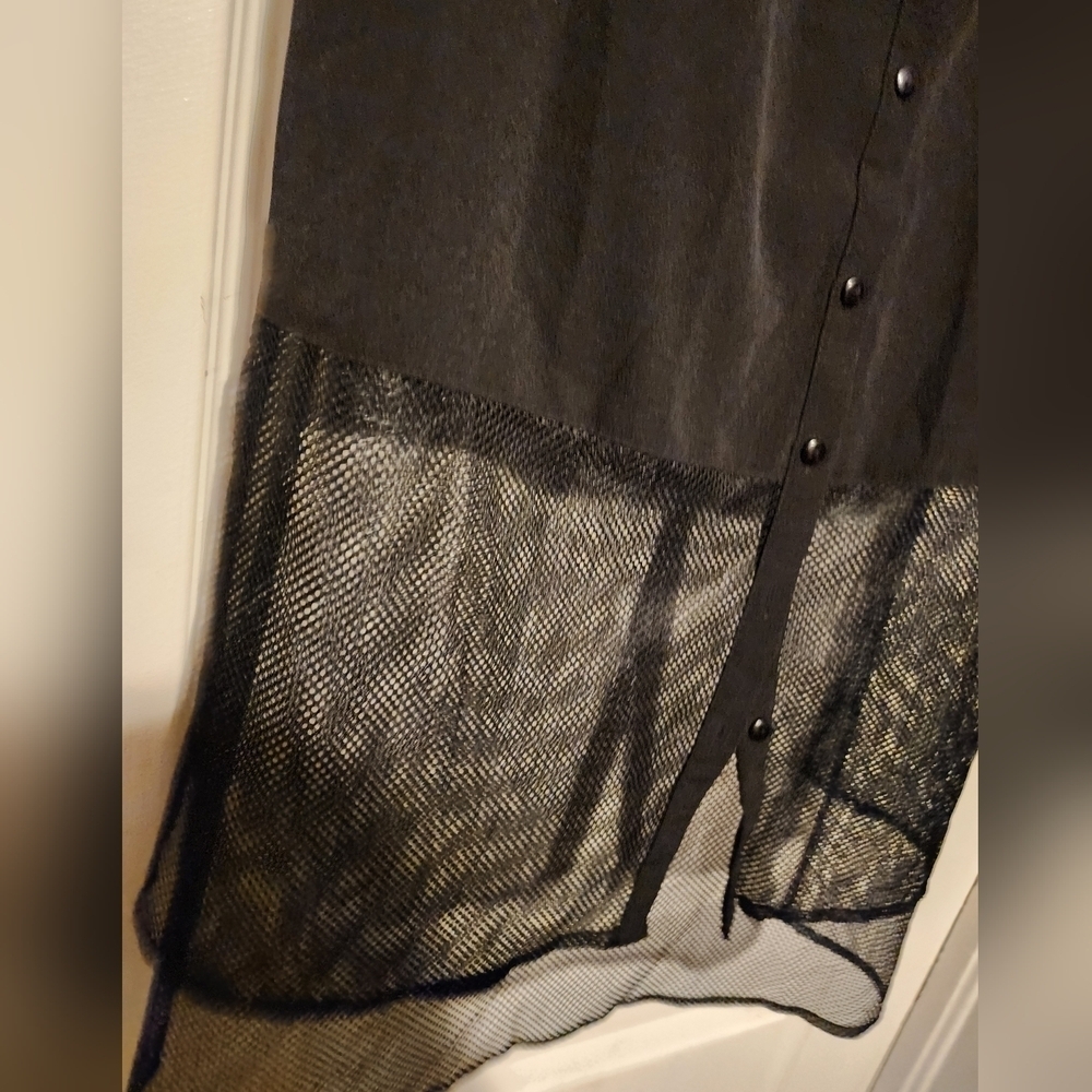 Live 4 Truth Black Sleeveless Button Up Top With Mesh Panels Size M - Picture 4 of 6
